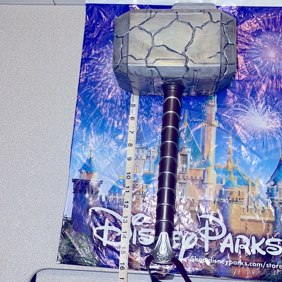 DISNEY PARKS EXCLUSIVE-MARVEL AVENGERS THOR HAMMER LIGHT UP DRINK HOLDER - Picture 3 of 14